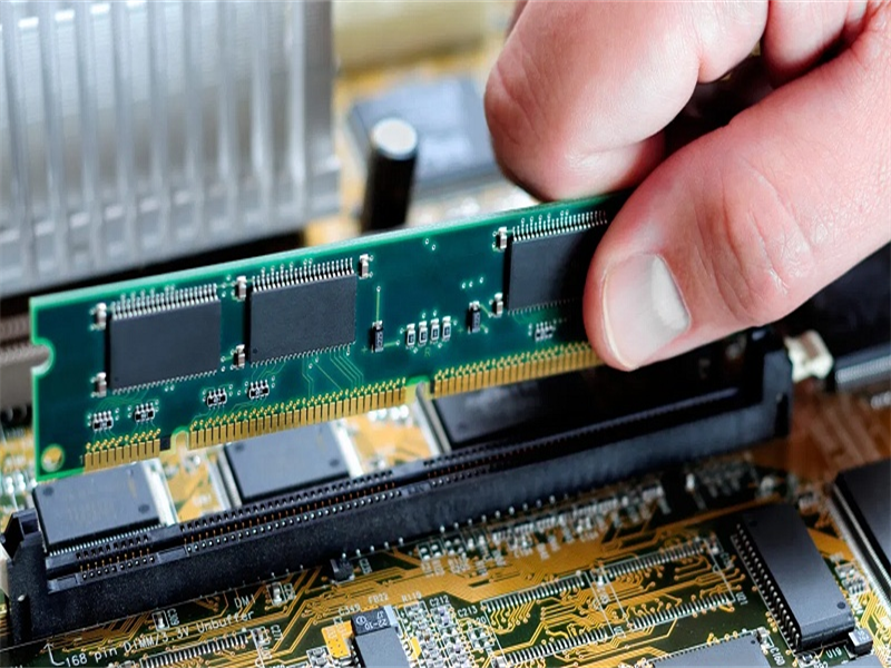 Đảm bảo RAM đã cắm chặt vào bo mạch chủ